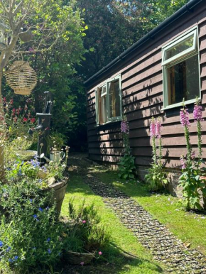 The Cabin, Roundabout Lane